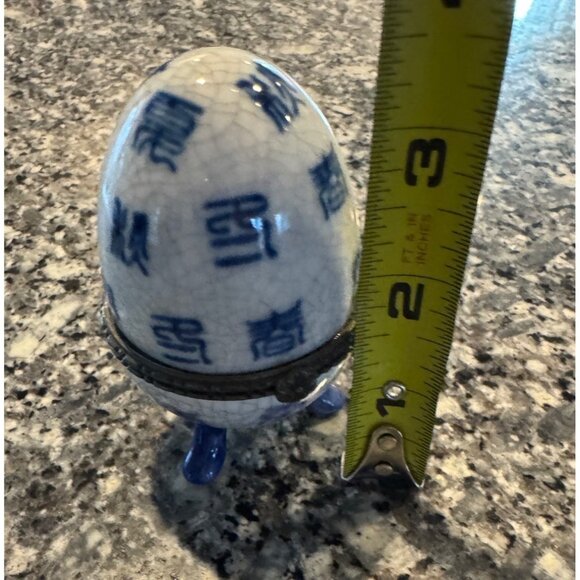 Vintage Blue & White Porcelain Egg Trinket Box With Hinged Lid & Metal Trim - Picture 4 of 9